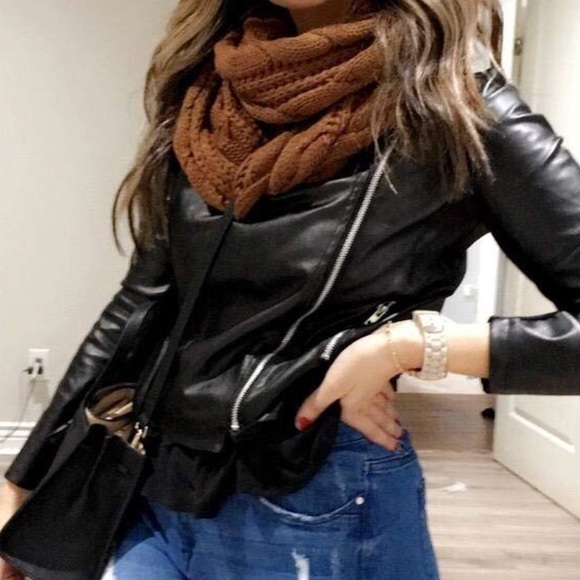 Chocolate brown infinity scarf 🍫 - Picture 4 of 4